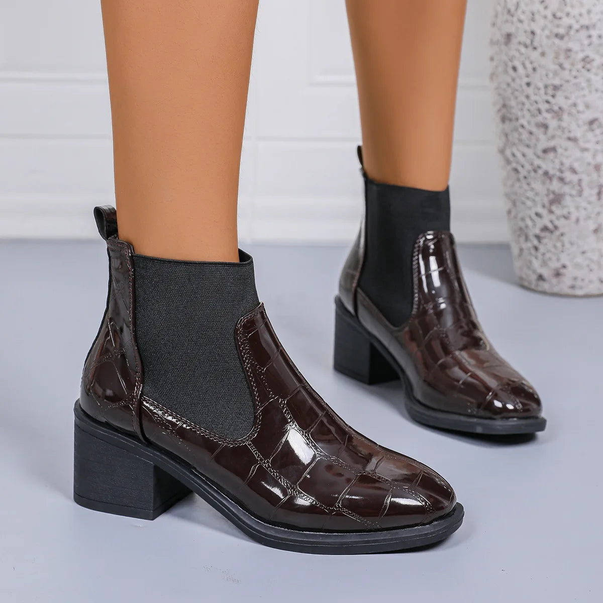 Women's mid-heel leather boots