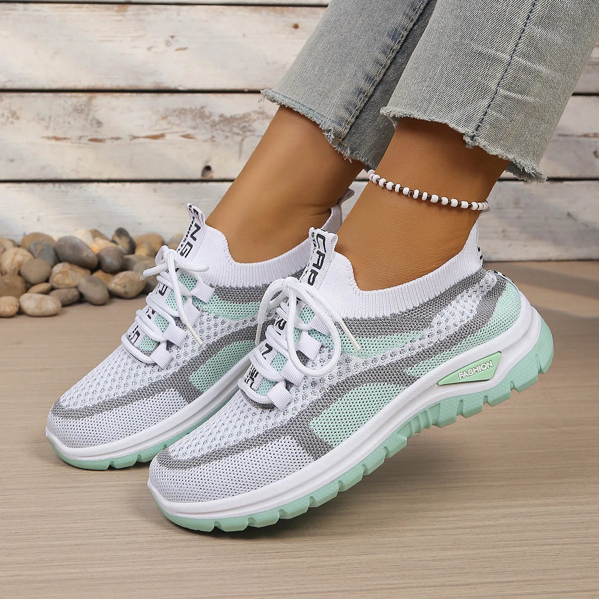 Women's lightweight, comfortable and breathable sneakers