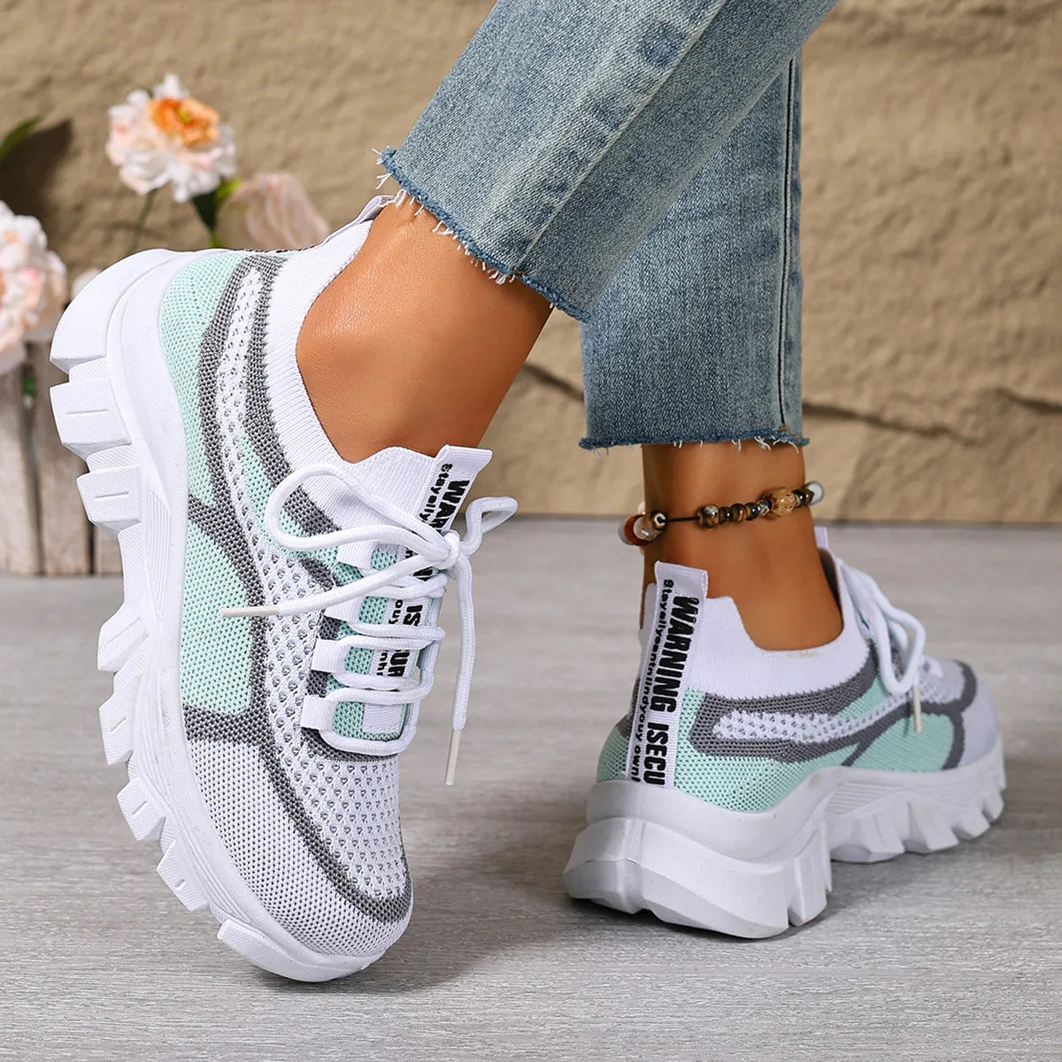 Women's lightweight, breathable, thick-soled sneakers