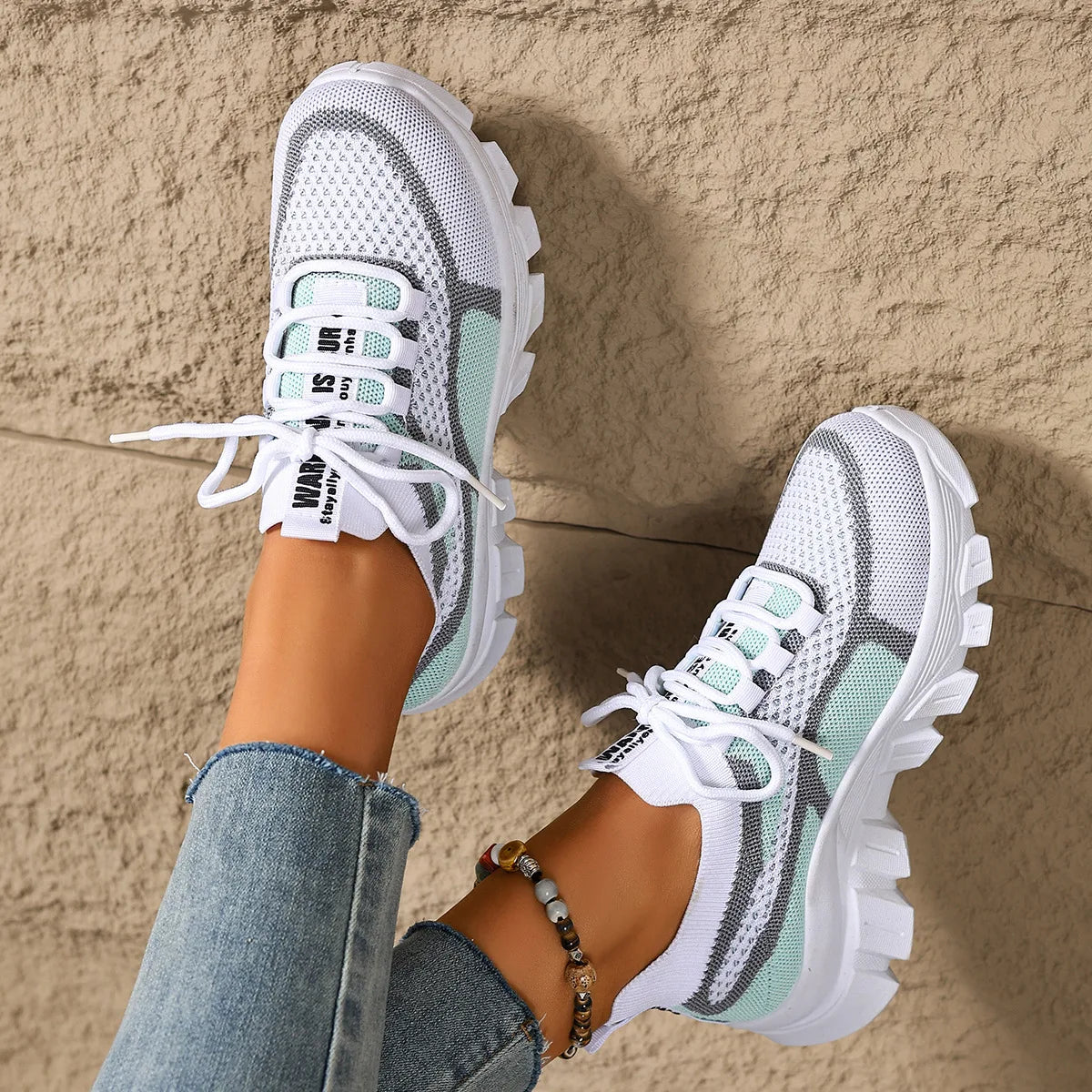 Women's lightweight, breathable, thick-soled sneakers