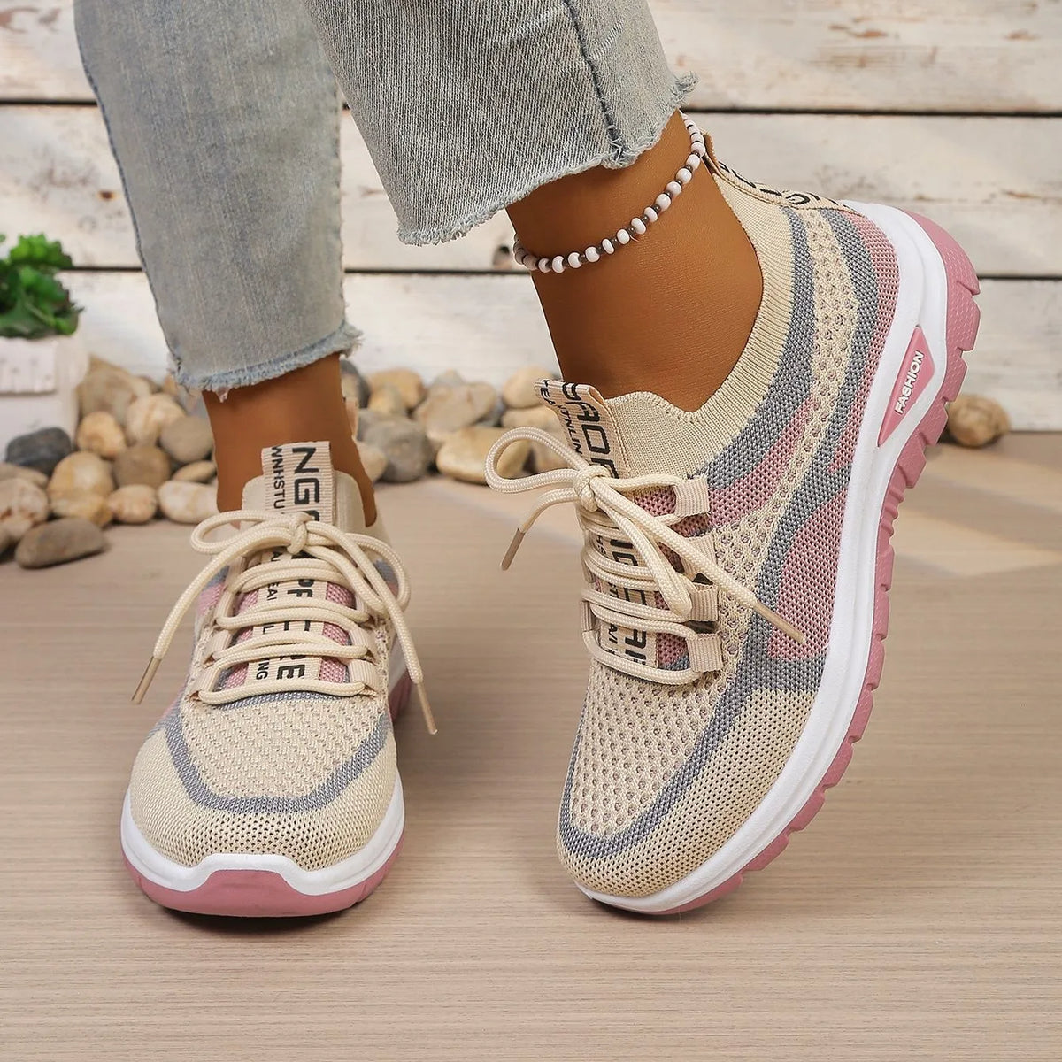 Women's lightweight, comfortable and breathable sneakers