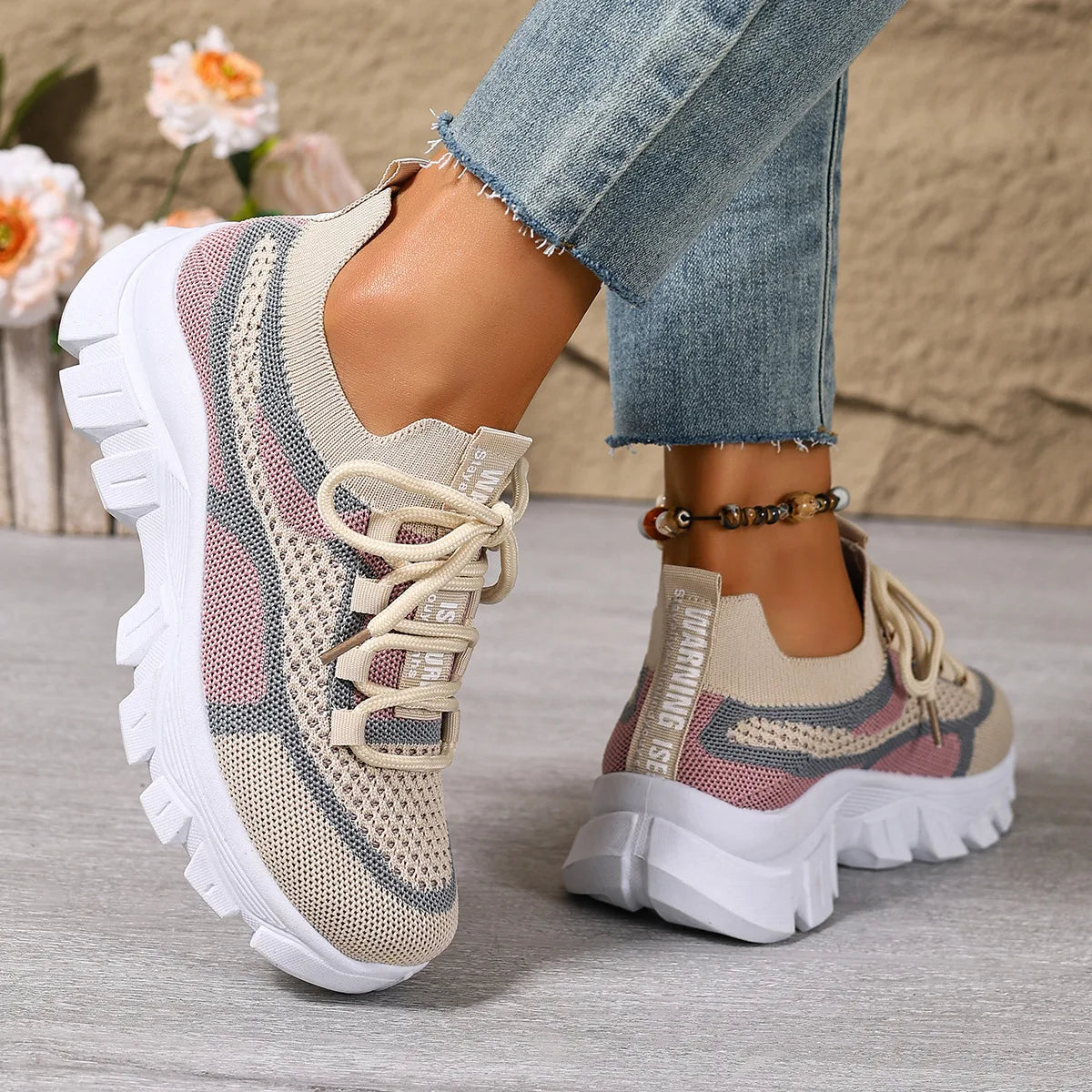 Women's lightweight, breathable, thick-soled sneakers