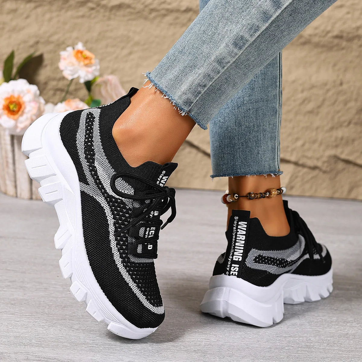 Women's lightweight, breathable, thick-soled sneakers