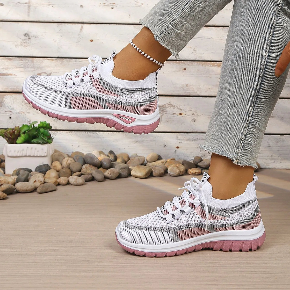 Women's lightweight, comfortable and breathable sneakers