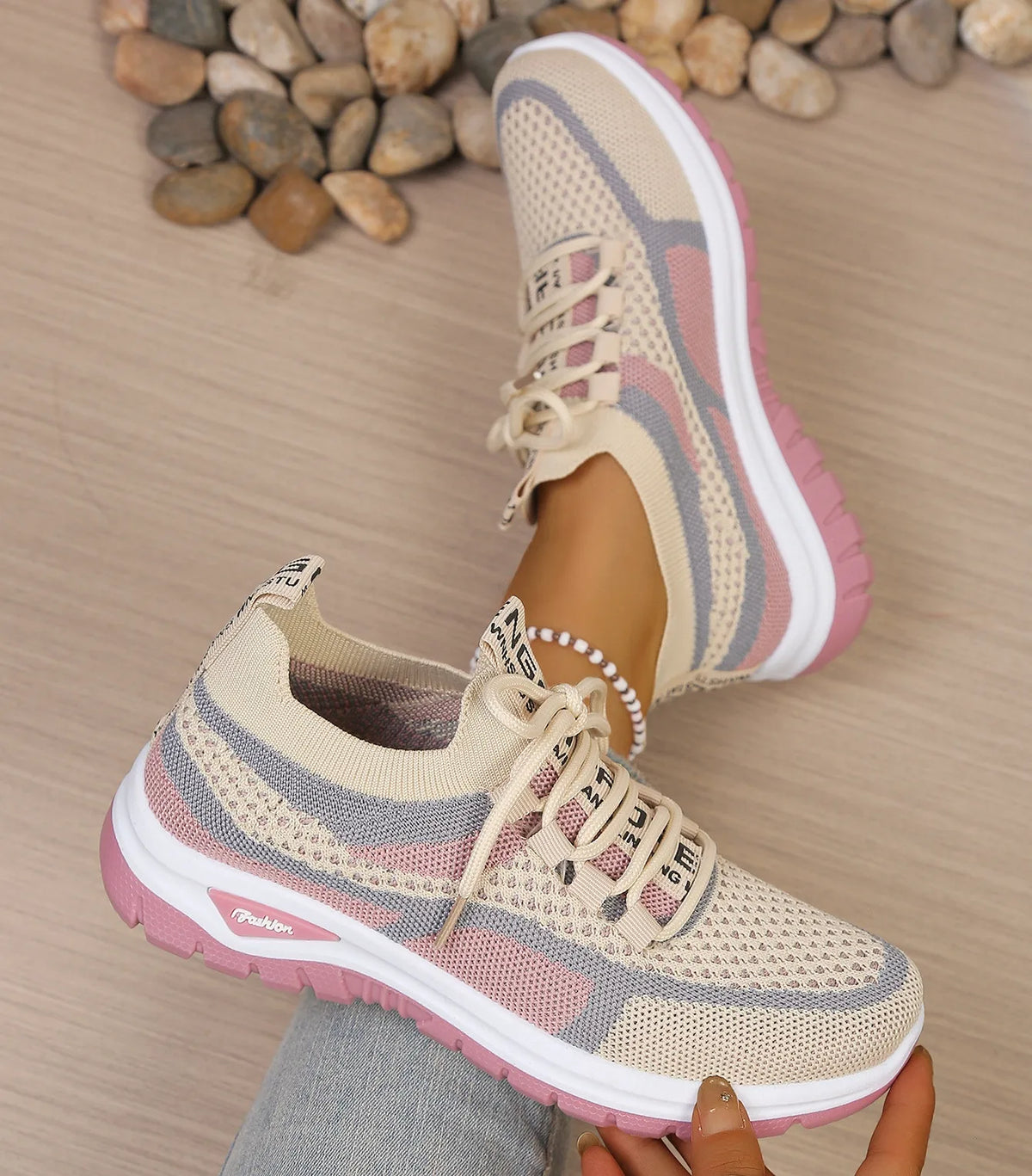 Women's lightweight, comfortable and breathable sneakers