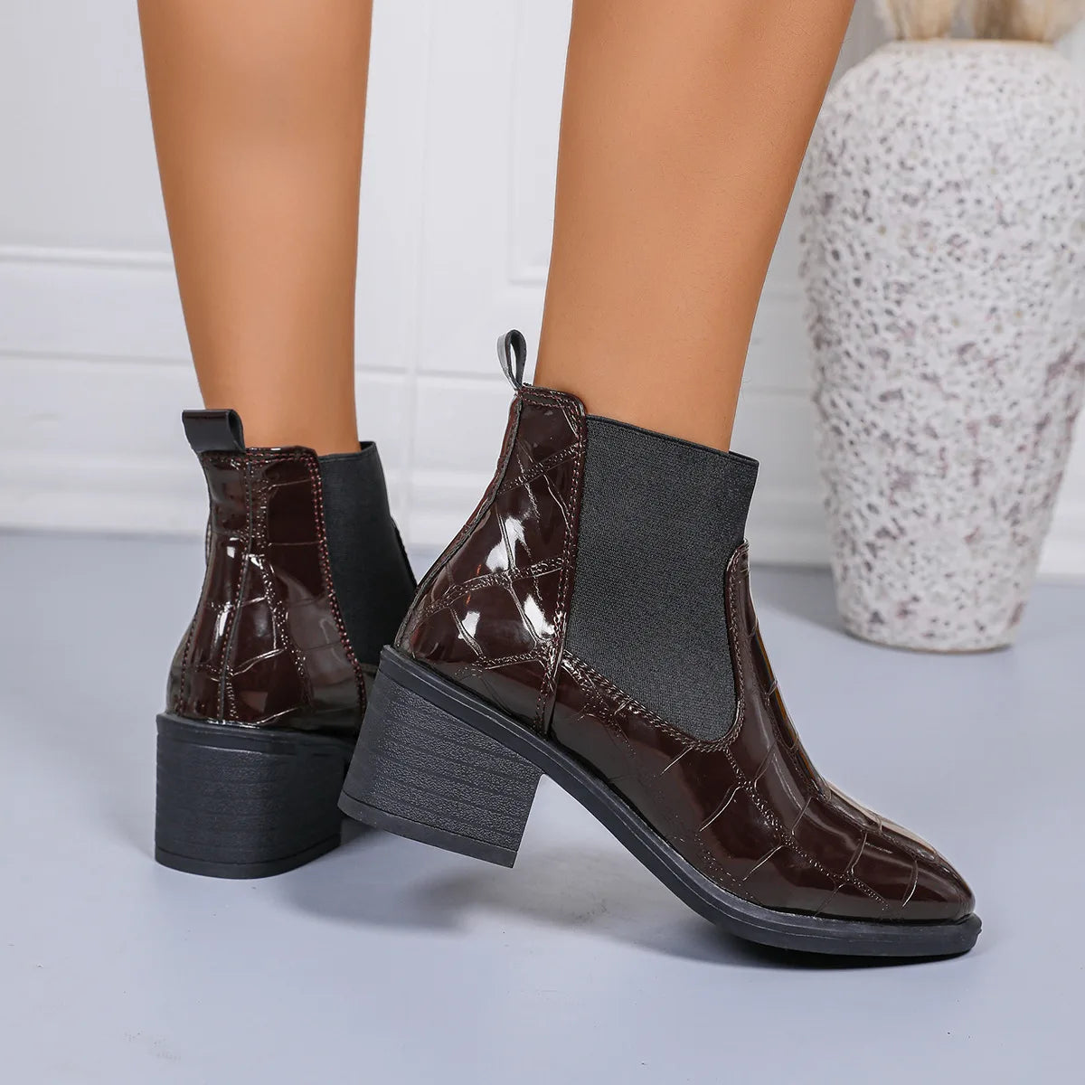 Women's mid-heel leather boots
