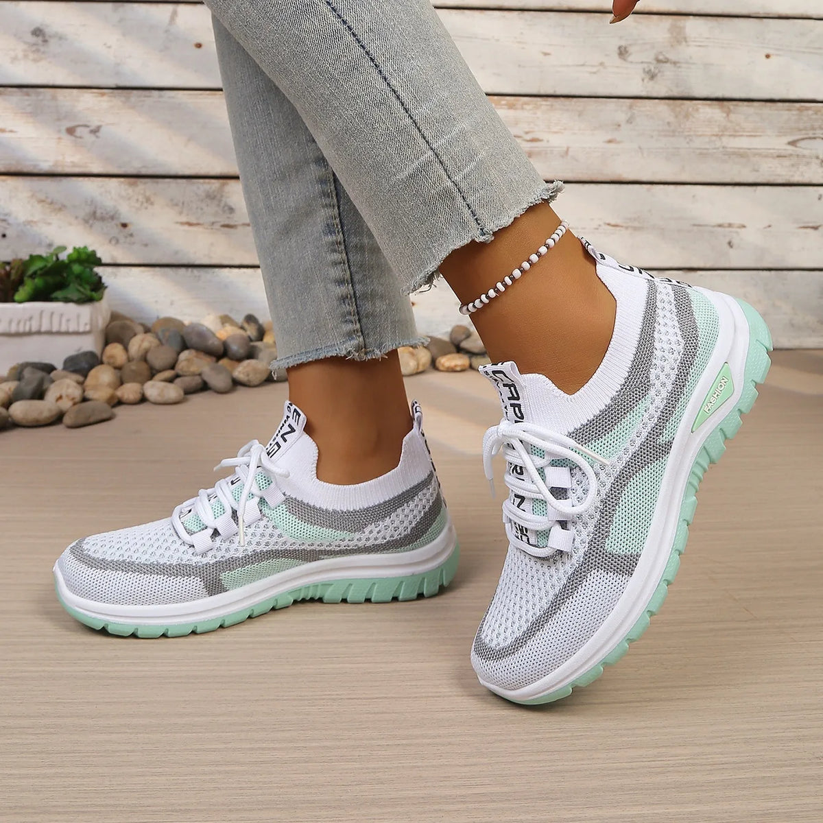 Women's lightweight, comfortable and breathable sneakers