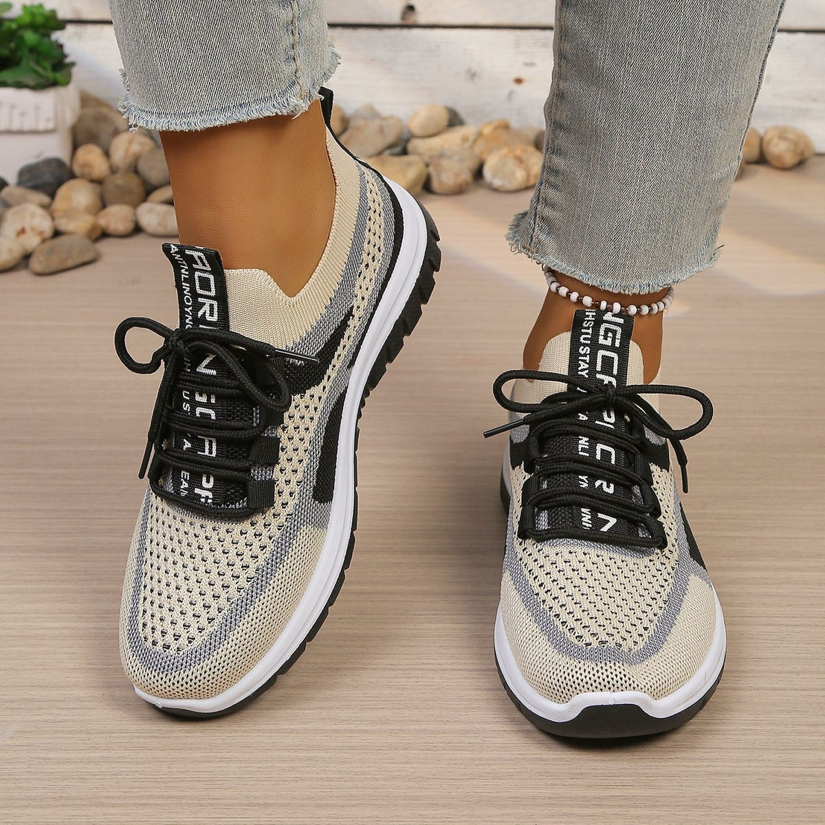 Women's lightweight, comfortable and breathable sneakers