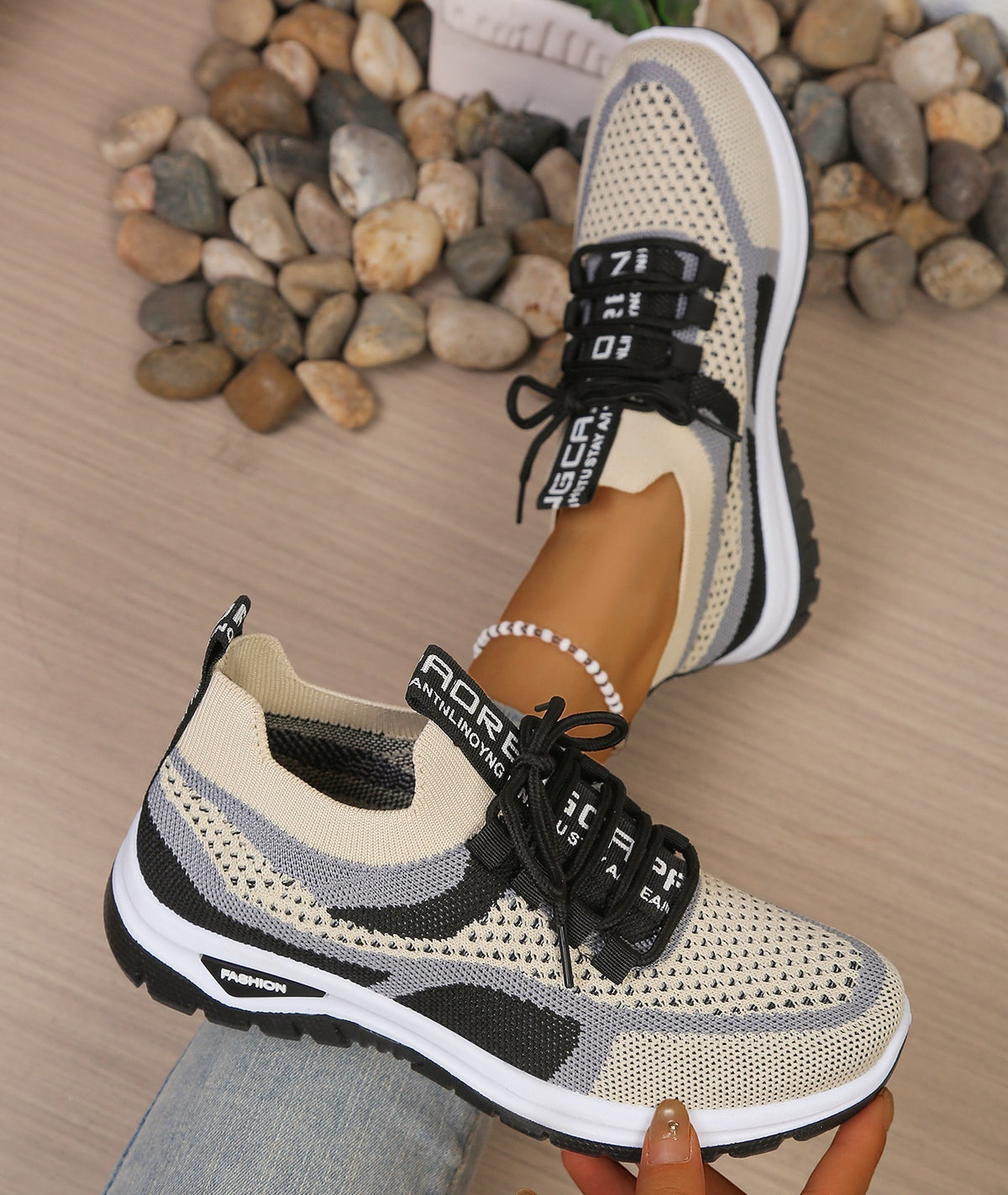 Women's lightweight, comfortable and breathable sneakers