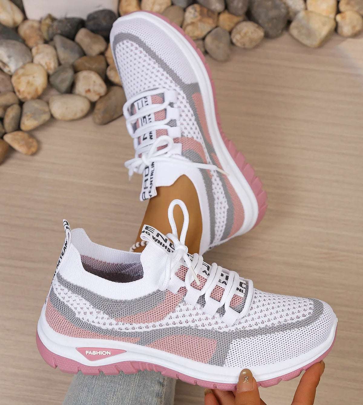Women's lightweight, comfortable and breathable sneakers