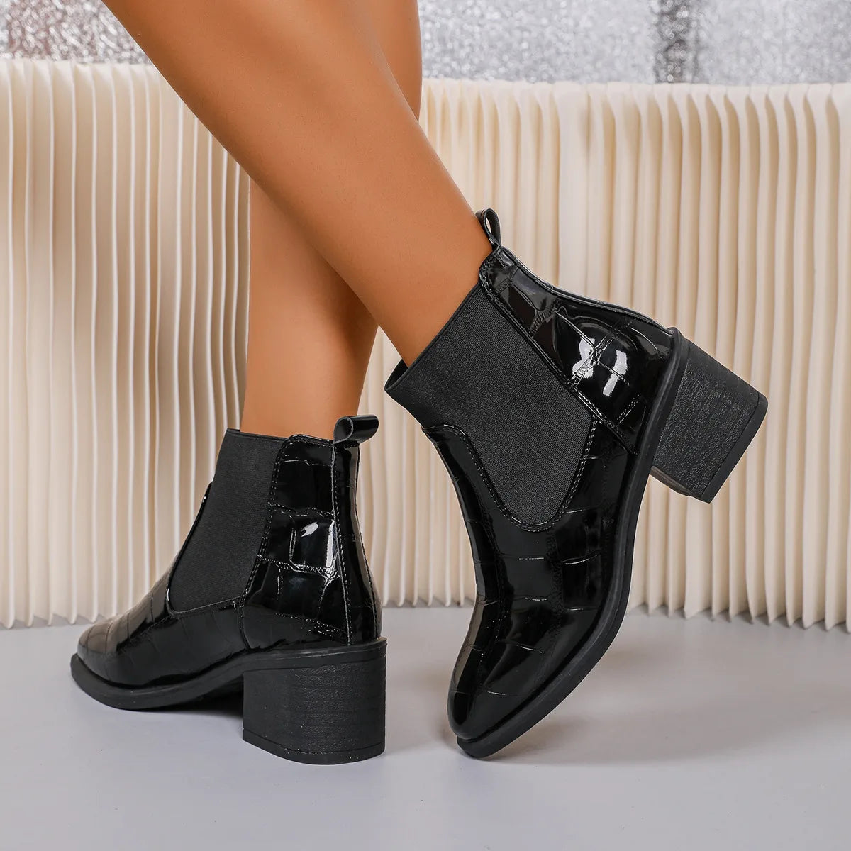 Women's mid-heel leather boots