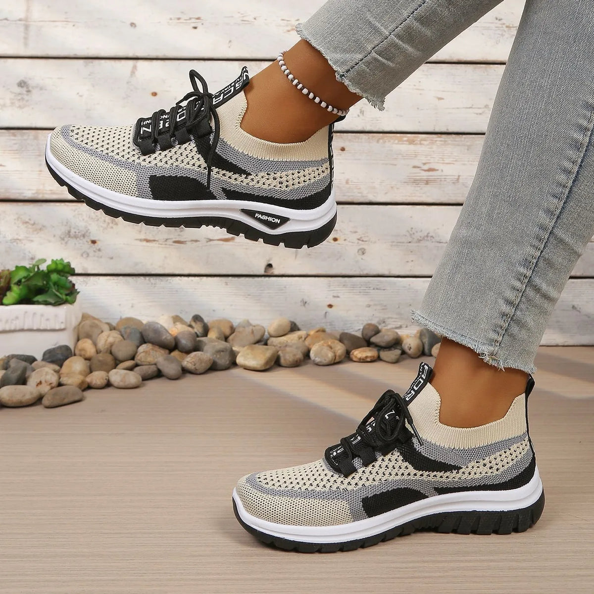 Women's lightweight, comfortable and breathable sneakers