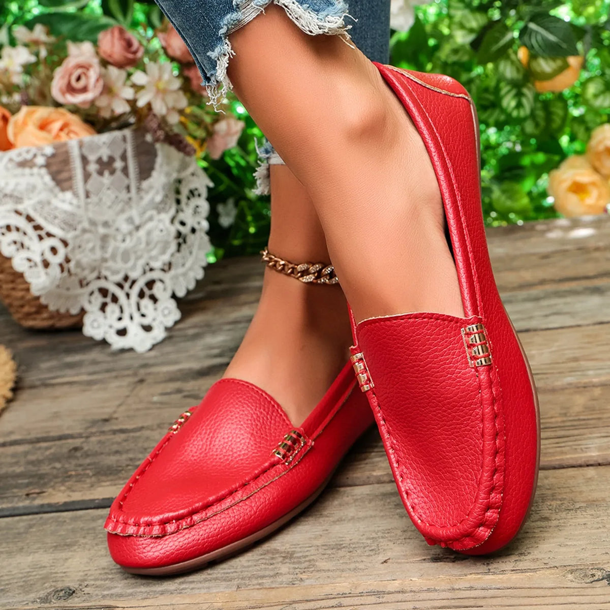 Classic Leather Loafers for Women – Comfortable Slip-On Flats with Gold Buckle Detail