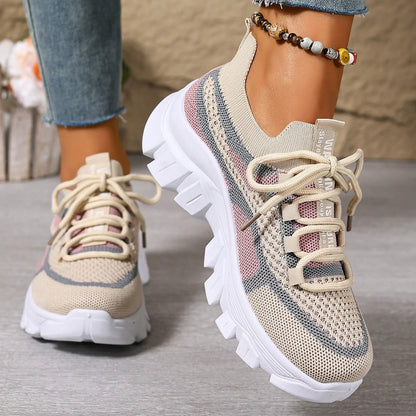 Women's lightweight, breathable, thick-soled sneakers